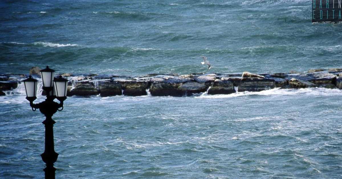 Bari, "allerta arancione": attesi forti venti da sud-est e pioggia torrenziale